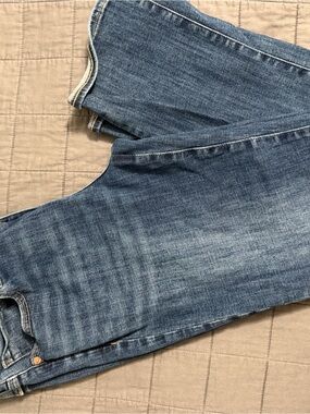 Women's Straight-Leg Jeans in Faded Blue